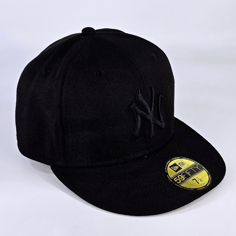 New Era 59FIFTY New York Yankees Fitted Hat Triple Black 7 1/4 MLB Cap
